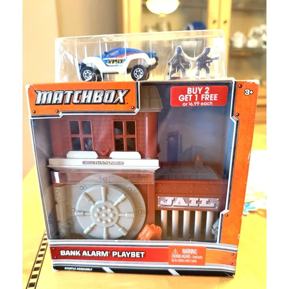 NEW Matchbox Bank Alarm Playset w/Police car & Figures NIB Mattel